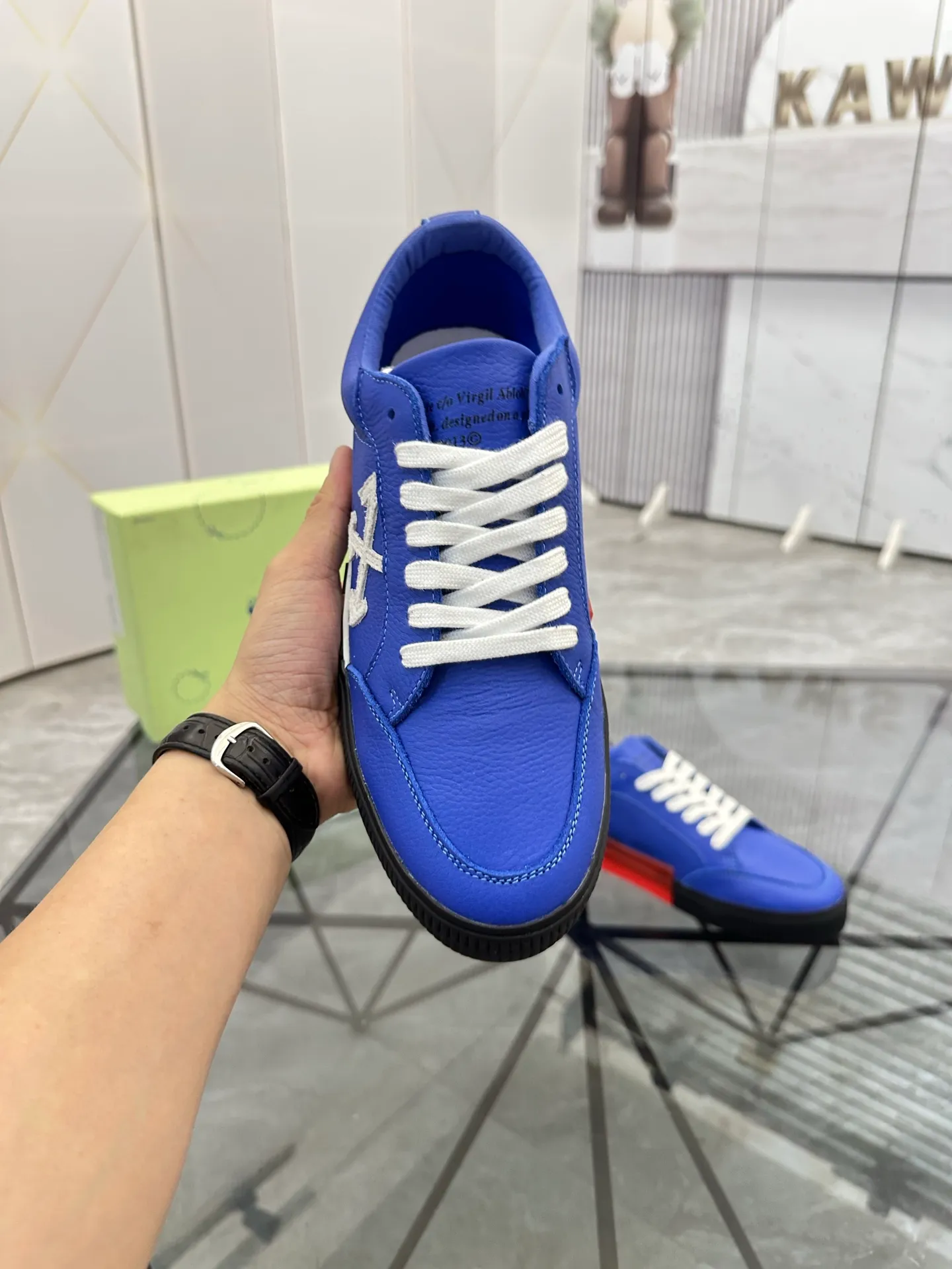 Selling men's shoes 💰: 💰P440¥ Product trademark: OFF WHITE *"OFF WHITE*" low-top casual shoes Regular size: 35-45 (can be customized to 46) Couple style Product material: imported cowhide upper, breathable lining, original outsole. No.: H203